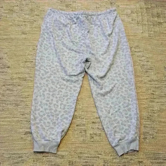 Cheetah Printed Sweatpants - Picture 4 of 4